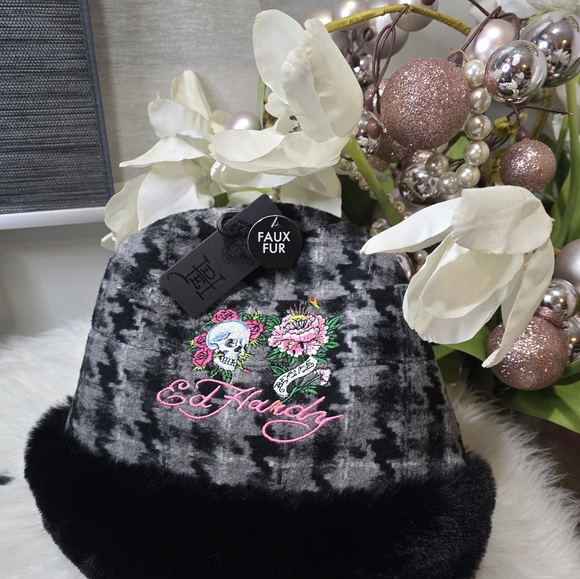 Ed Hardy Accessories - Ed Hardy Faux Fur Rim Modern Houndstooth Bucket Hat - Women's ONE SIZE FITS MOST